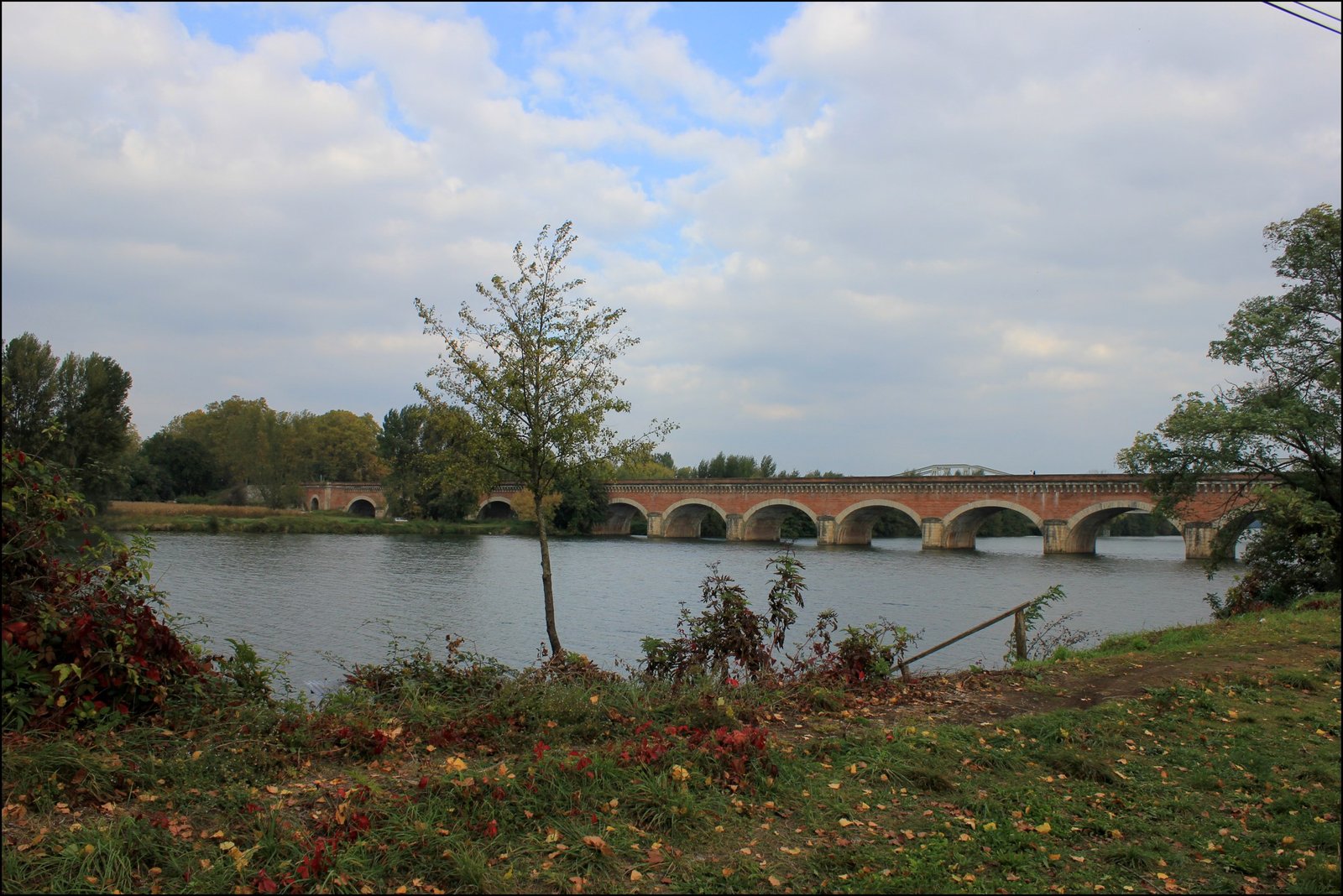 Le pont-canal du Cacor et le Tarn à Moissac